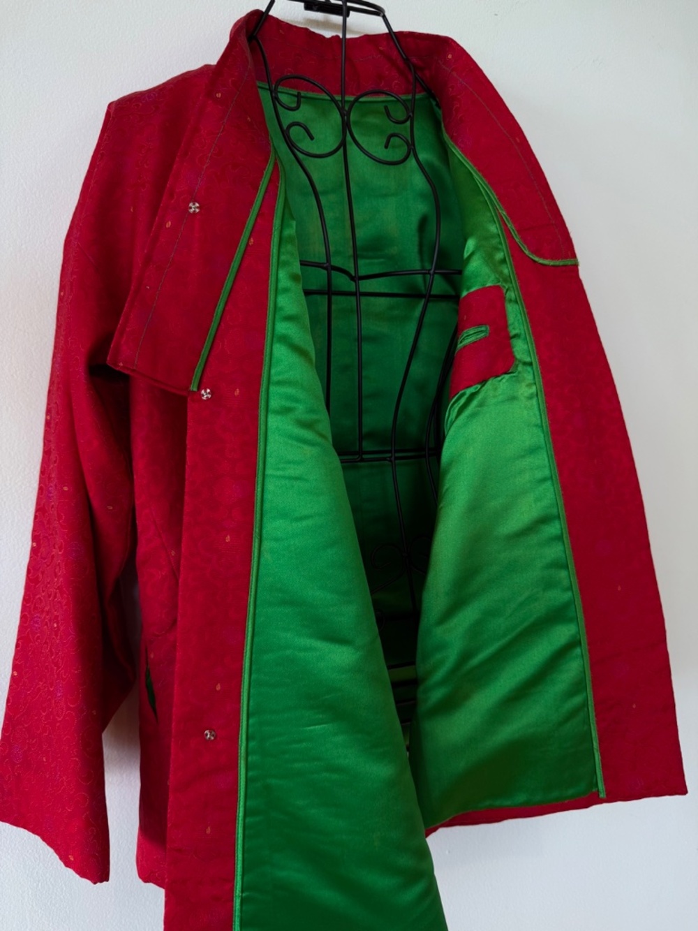 Red Silk Jacket Bright Green Lining - Picture 4 of 11